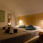 White Element Aparthotel Karterados (Santorini)