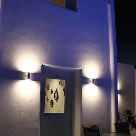 White Element Aparthotel Karterados (Santorini)