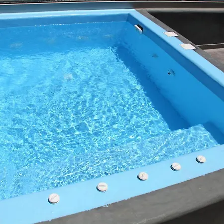 White Element Apart-hotel