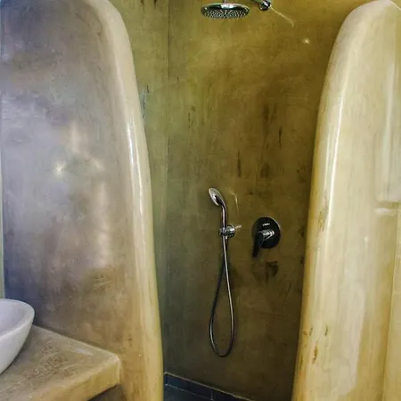 White Element Aparthotel Karterados (Santorini)