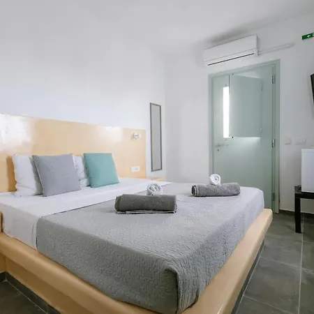 White Element Aparthotel Karterados (Santorini)