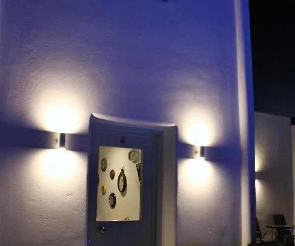 White Element Aparthotel Karterados (Santorini)