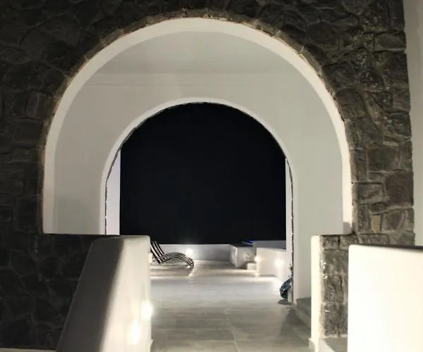 White Element Aparthotel 4*