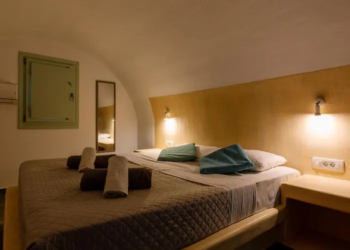 White Element Aparthotel Karterados (Santorini)