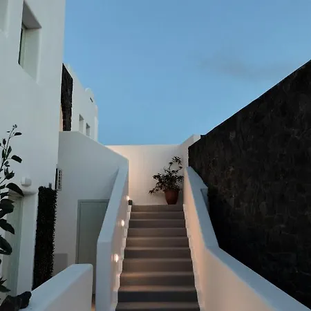 White Element Aparthotel *