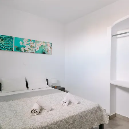 White Element Aparthotel *