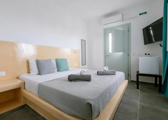 White Element Aparthotel Karterados (Santorini)