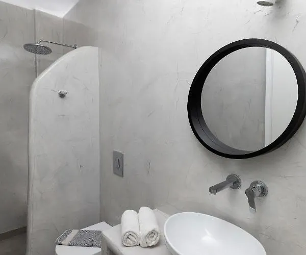 White Element Aparthotel Karterados (Santorini)