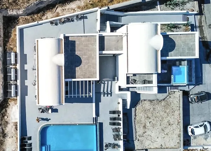 White Element Aparthotel 4*